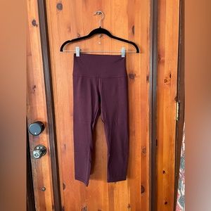 Lululemon size 6 cropped leggings, burgundy